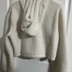 Crop top
Ladies sweater